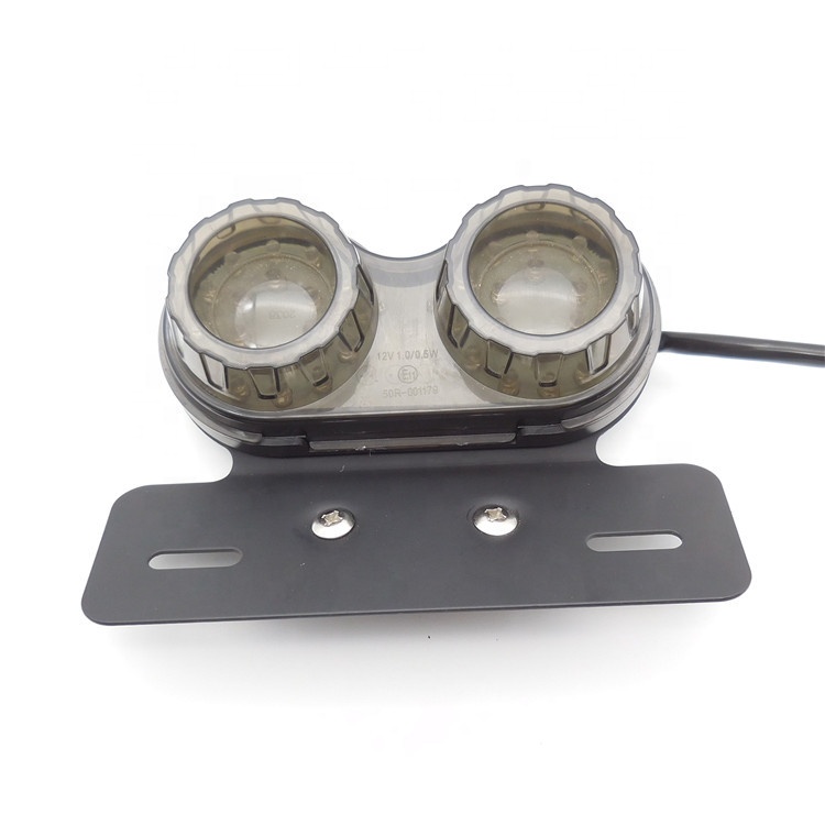 Fanale Posteriore A LED Universale Per Moto Yctze – Luce 12V Con Funzione Di Luce Targa, Design Compatto 60x31 Mm