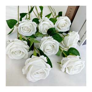 Rose Artificiali in Velluto di Alta Qualità, Vendita all'Ingrosso, Fiori Decorativi Realistici Rossi e Bianchi Personalizzabili - Product Image 4
