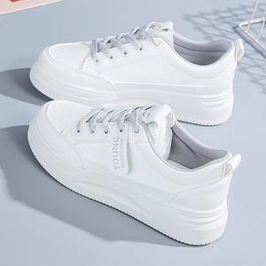 Chaussures blanches pour femmes 2025 Nouvelles chaussures de voyage à semelle souple en PU artificiel respirantes antidérapantes à lacets avant, baskets de sport - Product Image 4