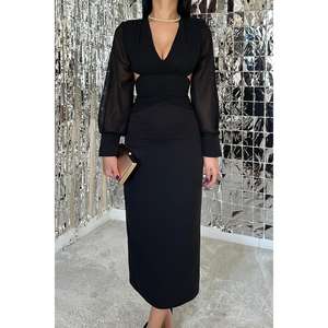 Robe de soirée élégante noire, coupe fourreau, avec manches en mousseline, dos nu, découpes et taille naturelle - Product Image 3