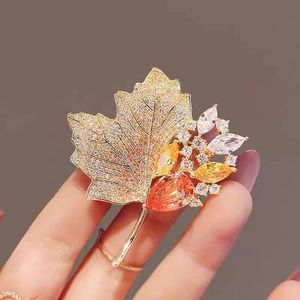 Maple Leaf Brooch Rhinestone Gradient Zinc Alloy Party Jewelry Accessory Corsage Fashion Brooches - Product Image 2