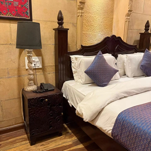 Muebles de Dormitorio de Almacenamiento de Diseño Moderno de Mediados de Siglo, Inflables, de Madera Maciza, Hechos a Mano, Ecológicos, Más Vendidos - Product Image 1