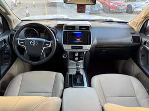 Toyota Prado 4000 SUV modèle 2020, essence, automatique, parfaitement amélioré, excellente qualité, sans accident, année <span class=keywords><strong>2011</strong></span>. - Product Image 6