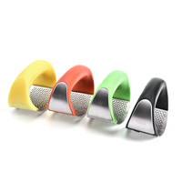 Hete verkoop Rocker Knoflookpers Knoflookknijper Knoflookpersen 304/430 RVS 3-in-1 Boogvormige Keukenaccessoires