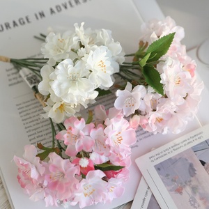 Ramo de 3 Ramas de Flores Artificiales de Flor de Cerezo, Tallo Corto, Flor de Melocotón de Primavera para Decoración del Hogar, Venta al por Mayor - Product Image 1