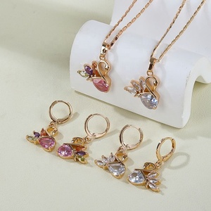 ชุดเครื่องประดับผู้หญิงจากโรงงานโดยตรง ลายสัตว์ ดีไซน์หรูหรา สวยงาม รูปหงส์ ชุบทอง 18k ประดับเพชรซิร์โคเนีย สำหรับผู้หญิง - Product Image 2