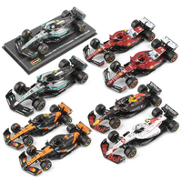 Bburago 1:43 F1 2025 Modèle de voiture de course en alliage moulé sous pression avec vitrine en acrylique et figurine de pilote, jouet de collection pour les 14 ans et plus