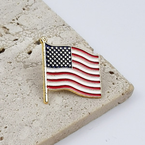 Broche drapeau tendance et simple, accessoire créatif en alliage drapeau américain, badge de décoration pour sac à dos - Product Image 3