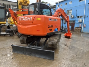 Mini-excavatrice sur chenilles Hitachi d'occasion de qualité supérieure, modèle 2023, système hydraulique prêt à l'emploi, moteur Yanmar, engrenages et roulements. - Product Image 5