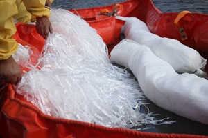 Rotolo Assorbente Olio Monouso Ecologico in Materiale PP, con Motivo Pom Pom e Sacchetto per il Controllo delle Fuoriuscite - Product Image 3