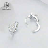 Boucles d'oreilles créoles croisées entièrement en zircon, nouveau style pour hommes, design unique et personnalisé, polyvalentes, bijoux d'oreille, vente en gros
