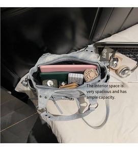 Sac à bandoulière souple pour femme, style Y2K, avec rivets, chaînes personnalisées, multiples poches, rétro, style 'Spicy Girl', avec œillets et ceinture - Product Image 5