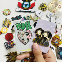 2023 usine populaire vente chaude personnalisé kpop doux dur émail broches die frappé épinglettes pour cadeaux, coque de téléphone portable,