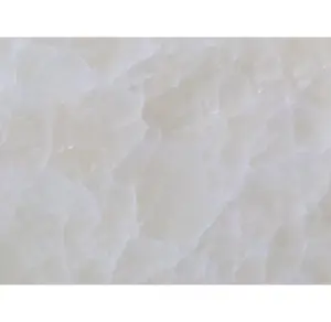 白色冰雪背景和黄金和灰色的静脉。白色玛瑙推荐用于室内应用，如后挡板、地板