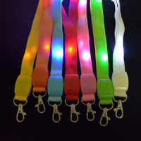 Lumières LED colorées personnalisées Premium, sangle de cou, porte-clés lumineux, lanière scintillante
