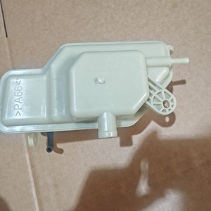 ถังพักน้ำหล่อเย็นพลาสติก Hyundai รุ่น 25430-26410 สำหรับ Santa Fe อะไหล่ทดแทน - Product Image 5