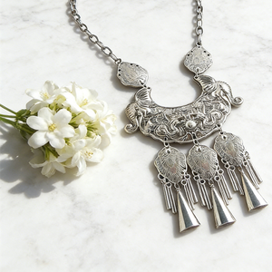 Collier double éléphant en argent Miao, style ethnique Hmong, collier bib à pompons, unisexe |   Bijou porte-bonheur Totem - Product Image 3