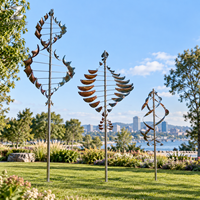 Sculpture éolienne cinétique en acier inoxydable finition brossée, art de jardin dynamique personnalisé pour parcs, centres de villégiature, places publiques et centres d'art paysager
