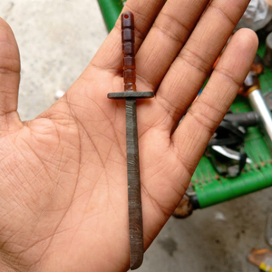 Nueva Edición Superior: Cuchillo de Chef de Acero con Patrón Damasco, Hoja Recta de Punta Caída, Tipo Hacha y Desollador, Colgante Llavero, 4.5 pulgadas, 3 años de garantía - Product Image 1
