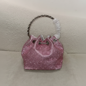 Bolso de mano de satén de diseñador de moda de lujo para mujer con asa de metal impermeable tipo cubo con borlas y brillantes - Product Image 1