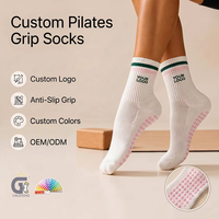 Chaussettes de Pilates personnalisées pour femmes, antidérapantes avec semelle en silicone, en coton doux côtelé, pour le yoga, la barre et la danse, idéales pour les studios et les marques.