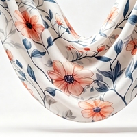 Tissu imprimé floral pêche doux, motif vigne, fleurs orange romantiques et feuilles grises, idéal pour les chemisiers d'été et les linge de maison élégant
