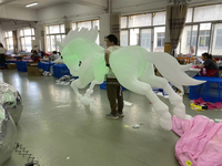 Costume gonflable LED de licorne marchante pour défilé, tenue de mascotte animale gonflable pour spectacle sur scène