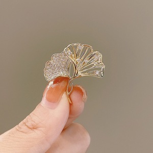 Broches de Luxo Femininos para Roupas: Alfinetes de Lapela Personalizados de Alta Qualidade com Cristais, Strass e Metal em Formato de Girassol - Product Image 5