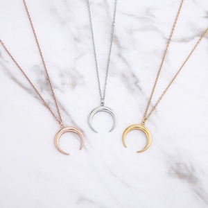 Elegante collana pendente mezza luna in acciaio inossidabile placcato oro dolce nuova catena femminile gioielli <span class=keywords><strong>per</strong></span> regalo di amici - Product Image 2