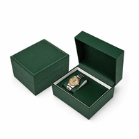 Boîte à montres en quartz, boîte de présentation de bijoux en cuir PU de luxe, coussin en daim pour montre, logo personnalisé en relief pour l'emballage de montres de luxe OEM