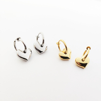 Boucles d'oreilles en or 18 carats avec cœur soufflé Boucles d'oreilles en forme de cœur en acier inoxydable faites à la main Cadeau personnalisé minimaliste