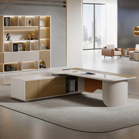 Conception personnalisée Ensemble de mobilier de bureau en forme de L pour patron Table de direction avec petite armoire de rangement