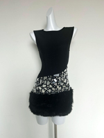 Nouvelle Robe Mini Chic et Élégante 2026 à Paillettes, Col Rond, Sans Manches, Orné de Miroirs Argentés, Bordure en Fausse Fourrure, Robe de Soirée Scintillante