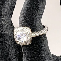 Vente directe de bijoux fins vintage plaqués rhodium en argent sterling 925 avec anneau en moissanite taille coussin pour l'anniversaire des femmes