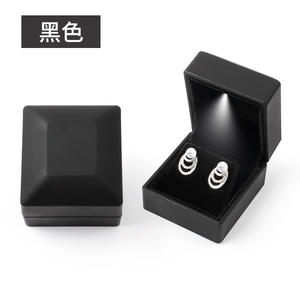 Caja de regalo de collar largo con luz LED, caja de exhibición de pulsera colgante de joyería para regalos del Día de San Valentín, joyería de exhibición de almacenamiento - Product Image 1