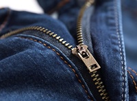 Vente en gros de pantalons jeans pour hommes coupe slim Streetwear déchirés déchirés pantalon jean pour hommes en denim à rayures de créateur