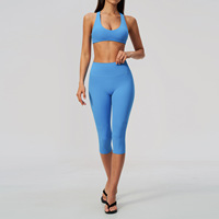OEM Yogakleding Dames 2-delige yogaset met gekruiste sportbeha & high-waist capri leggings Ademend stretch sportkleding