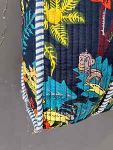 Bolso de Mano Acolchado de Algodón con Estampado de Bloques, Ideal para el Trabajo, Compras y Viajes - Product Image 4