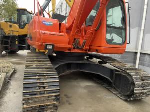 รถขุดมือสอง DOOSAN DH220LC-7 ขนาด 20 ตัน พร้อมอุปกรณ์ครบครัน รถขุดไฮดรอลิกแบบตีนตะขาบมือสอง รุ่น DH225LC-7 และ DH400LC-9 มีสินค้าในสต็อก - Product Image 3
