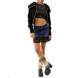 Minifalda vaquera azul de talle bajo con encaje en contraste para mujer - Product Image 3