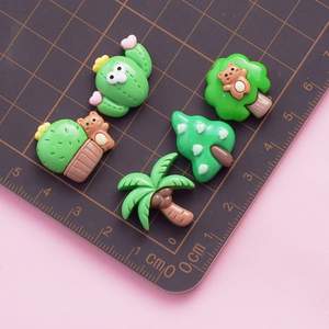 Planta verde árbol <span class=keywords><strong>de</strong></span> <span class=keywords><strong>coco</strong></span> resina encantos Cactus Mini oso Diy decoración para teléfono caso pinza <span class=keywords><strong>de</strong></span> pelo - Product Image 3