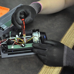 Guanti da lavoro con dita rivestite in PU bianco, palmo in PU nero, poliestere rosso e carbonio antistatico <span class=keywords><strong>per</strong></span> lavori generici - Product Image 6