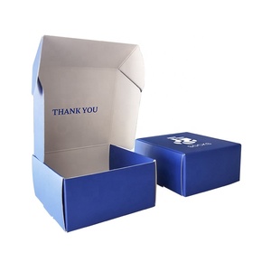 Boîte d'expédition légère bleue en carton ondulé, personnalisable avec votre marque, pour chaussettes, gants, bagues, boucles d'oreilles, colliers, et autres cadeaux. - Product Image 1