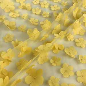 Tela de Malla 3D de Poliéster y Elastano con Bordado de Flores Amarillas para Prendas de Vestir - Product Image 3