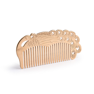 Peigne en laiton doré de style chinois de haute qualité avec logo personnalisé en forme de paon - Product Image 6