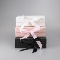 Boîte cadeau en papier rigide pliable magnétique personnalisée imprimée en gros au prix d'usine pour l'emballage de vêtements