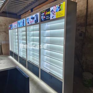 Espositore Moderno per Negozio di Telefonia: Rastrelliera con Ganci per Custodie e Accessori Cellulari con Ripiani per Smartwatch e Accessori - Product Image 3