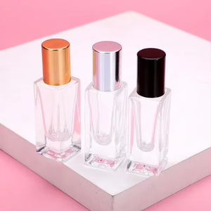 Bouteille à bille en verre carré de luxe avec verre pour bouchon en aluminium à boule Capacité de 100ml Conception d'estampage à chaud pour les soins de la peau au parfum - Product Image 4