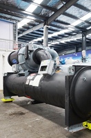 Unité de refroidissement centrifugeuse d'occasion de grande capacité 2982KW R134a, refroidie par eau, pour usage commercial, HVAC, bâtiment industriel