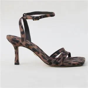 2023 New Arrivals Heels Sandálias Leopard Print Mulheres Verão Sapatos Open Toe Chunky High Heels Party Dress Sandálias Mulheres Bombas